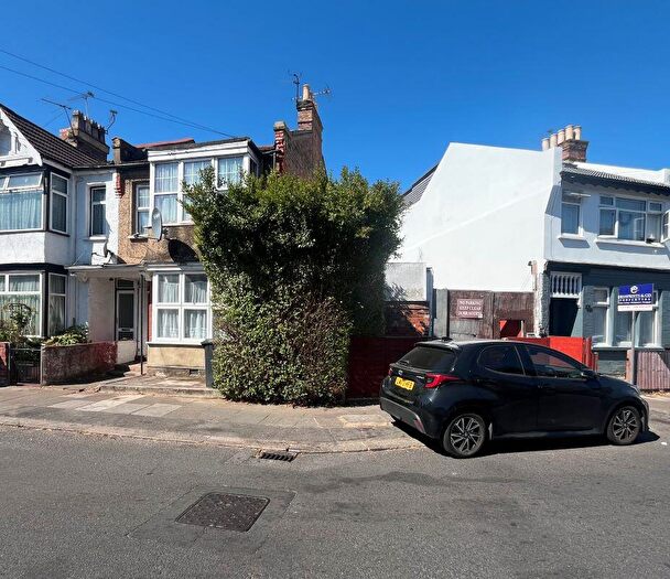 2 Bedroom End Of Terrace House For Sale In Winchester Road, Edmonton, London, N9
