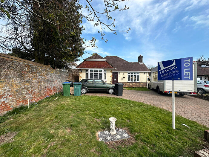 2 Bedroom Detached House To Rent In Tudor Close, Worthing, BN14