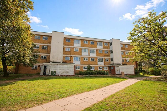 2 Bedroom Flat For Sale In Little Grove Field, Harlow, CM19