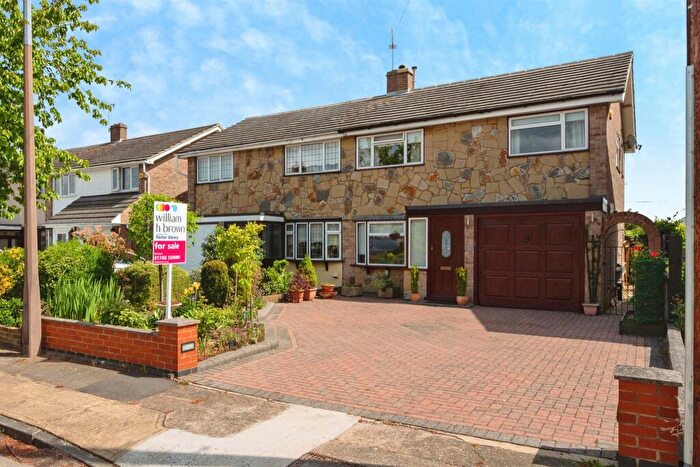 3 Bedroom Semi Detached House For Sale In Jordans Way, Rainham, RM13