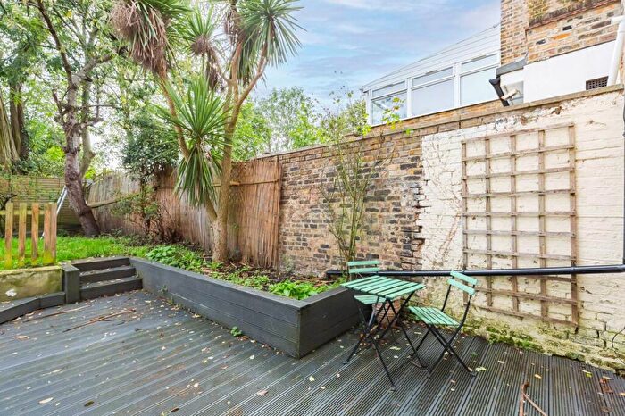 3 Bedroom Flat To Rent In Ridge Road, London, , Crouch End, London, N8