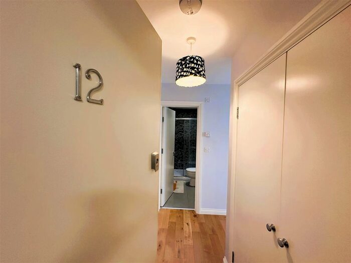 2 Bedroom Flat To Rent In High Street, Keynsham, BS31