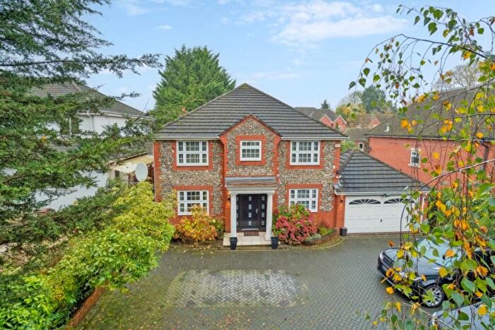 5 Bedroom Detached House To Rent In Ducks Hill Road, Northwood, HA6