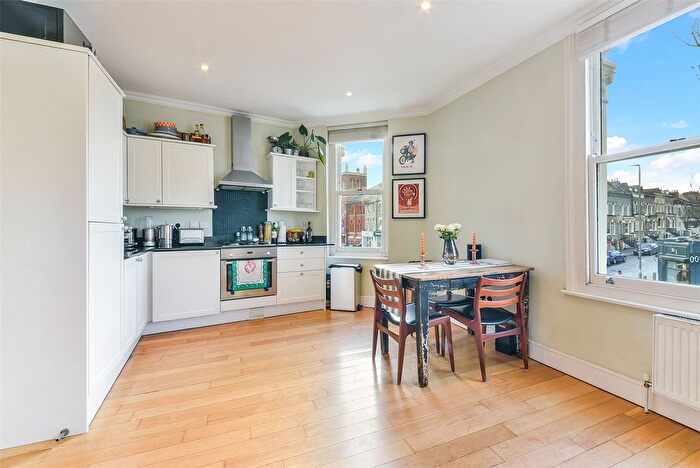 2 Bedroom Flat To Rent In Northcote Road, London, SW11