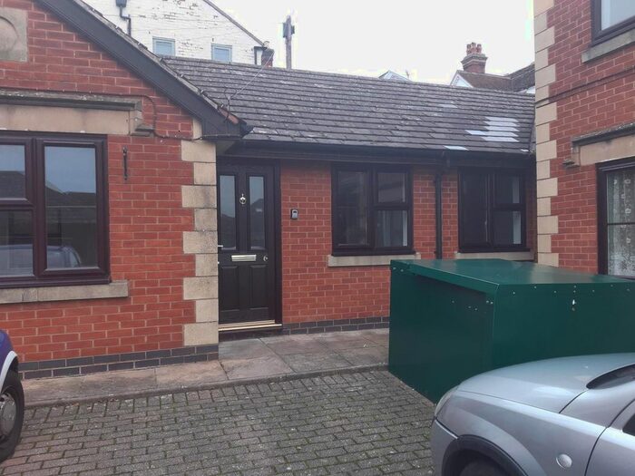 2 Bedroom Bungalow To Rent In Edgehill Court, Battenhall Walk, Worcester WR5