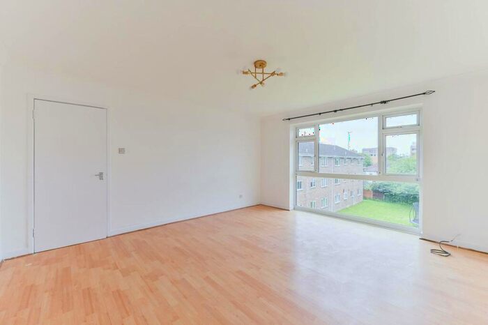 2 Bedroom Flat To Rent In Jengar Close, Sutton, SM1