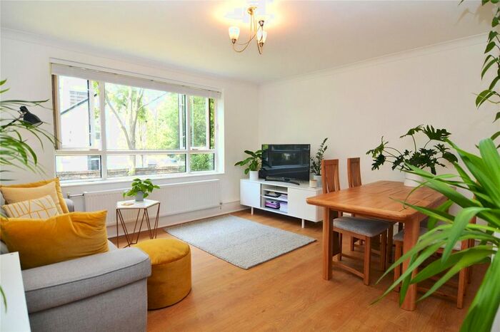 1 Bedroom Flat To Rent In Crieff Court, Teddington, TW11