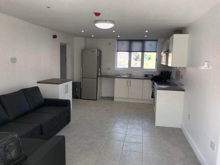 5 Bedroom Property To Rent In Water Mill Close, Selly Oak, Birmingham, B29