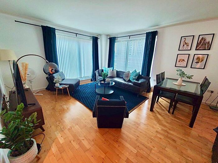 2 Bedroom Flat To Rent In Discovery Dock East, London, South Quay Square, Canary Wharf, E14