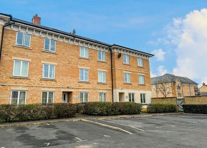 2 Bedroom Flat To Rent In Meadow Way, Carterton, Oxfordshire, OX18