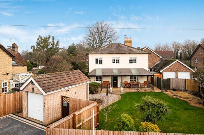 4 Bedroom Detached House For Sale In Chapel Close, Bedford, MK41
