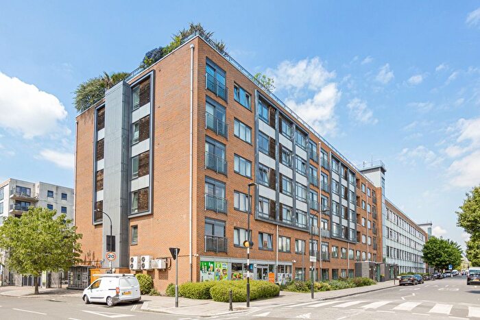 1 Bedroom Flat For Sale In Anthony Court, Larden Road, W3