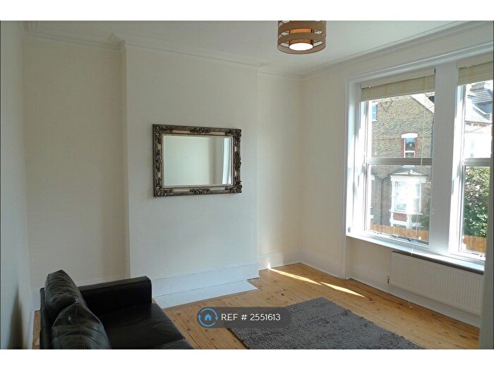 2 Bedroom Flat To Rent In Crouch End, London, N8