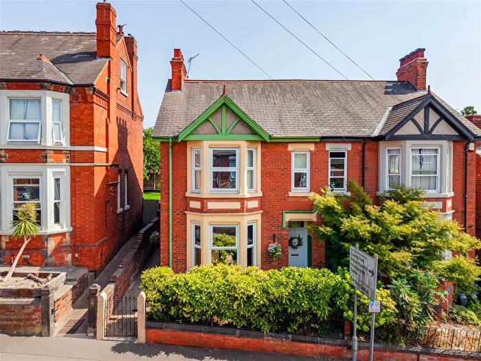 4 Bedroom Semi-Detached House For Sale In Clarence Road, Saltergate, Chesterfield, S40