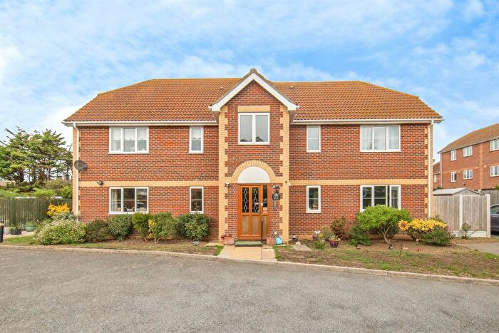 2 Bedroom Flat For Sale In Hastings Avenue, Clacton-On-Sea, CO15