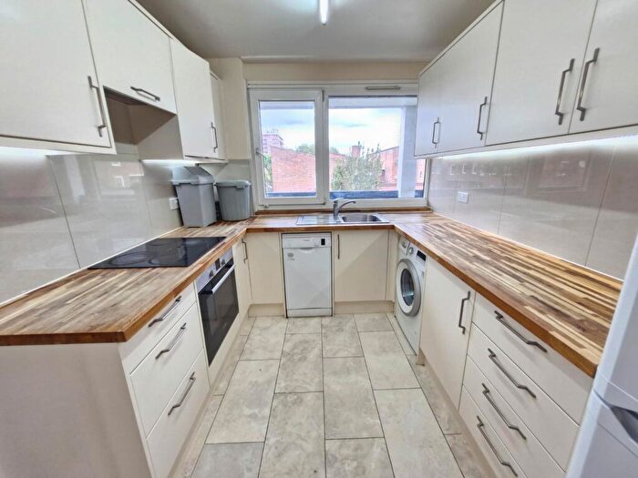 4 Bedroom Apartment To Rent In Twyford Street, London, N1