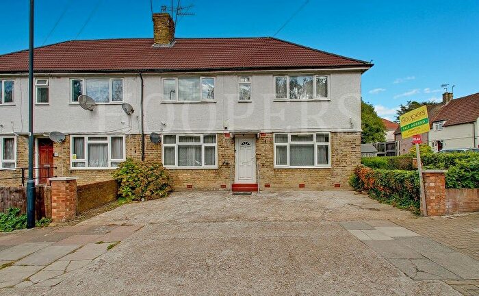 2 Bedroom Maisonette For Sale In Ardley Close, London, NW10