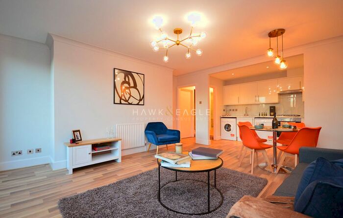 2 Bedroom Flat To Rent In Lion Court, The Highway, London, E1W