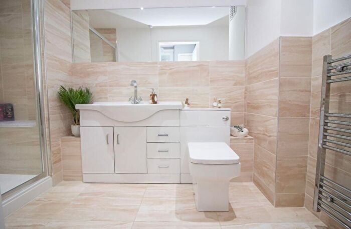 1 Bedroom Flat For Sale In Dene Court, Holman Close, Cowplain, PO8