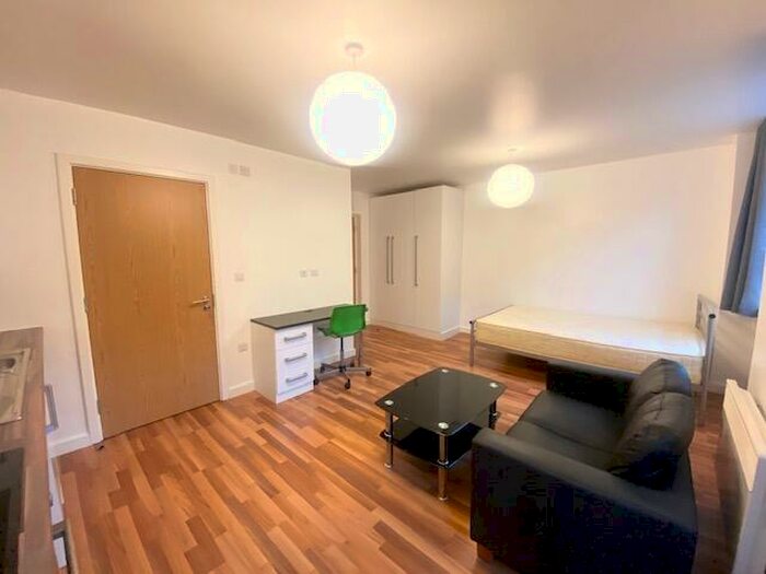Apartment To Rent In Clyde Court, Leicester, LE1