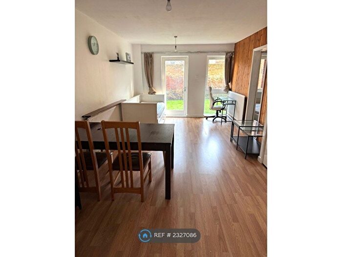 1 Bedroom Flat To Rent In The Cloisters, Canterbury, CT1