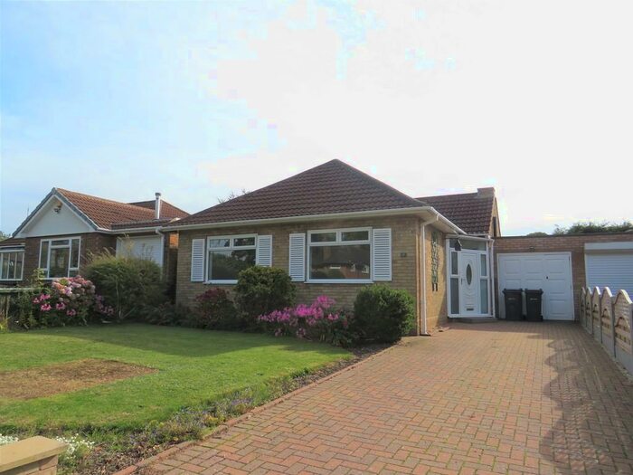 2 Bedroom Bungalow To Rent In Park View Road, Four Oaks, B74