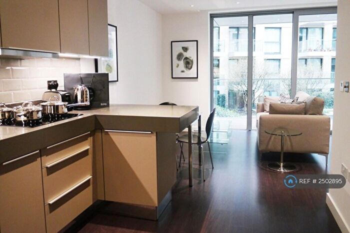 Studio To Rent In Kingwood House, London, E1