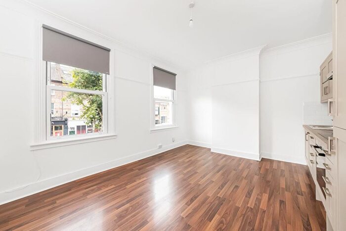 2 Bedroom Flat To Rent In Lordship Lane, East Dulwich, London, SE22