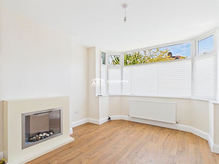 3 Bedroom Property For Sale In Clovelly Avenue, London, NW9