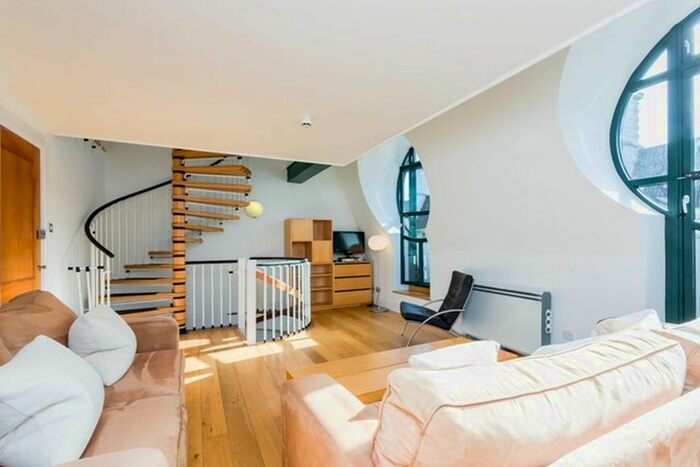 2 Bedroom Flat To Rent In Forum Magnum Square, County Hall Apartments, Waterloo, London, SE1