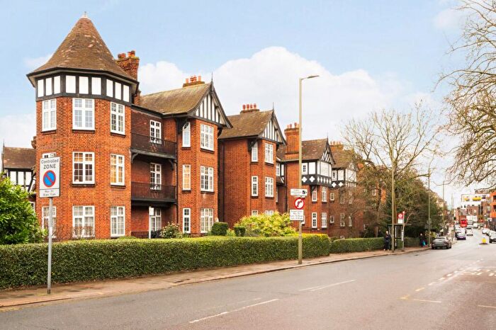 2 Bedroom Apartment To Rent In Moreland Court, Finchley Road, London, NW2
