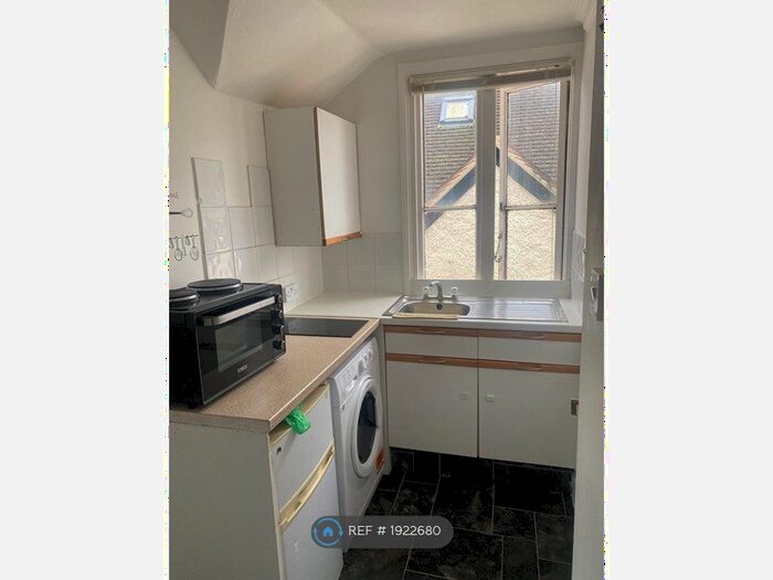 Studio To Rent In Baillie Road, Guildford, GU1