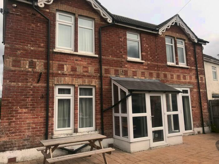 6 Bedroom House To Rent In Bedroom Detached House In Winton, BH9