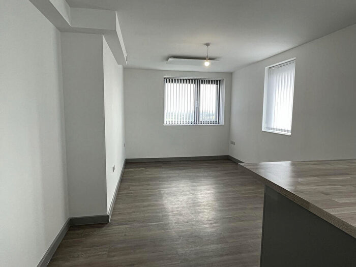 2 Bedroom Apartment To Rent In Dean House, L22