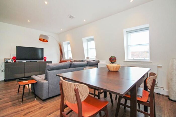 2 Bedroom Flat To Rent In North Lane, Canterbury, Kent, CT2