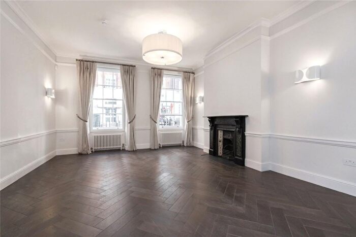 3 Bedroom Maisonette To Rent In Gower Street, Bloomsbury, WC1E