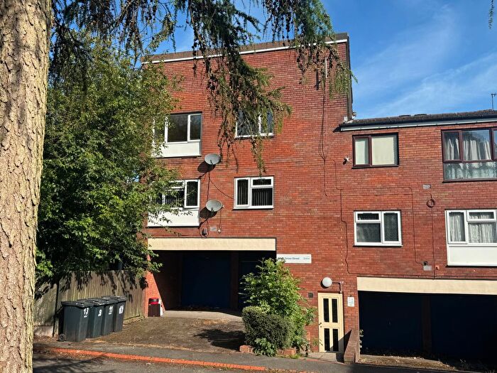 1 Bedroom Flat To Rent In Grove Street, Dudley, West Midlands, DY2