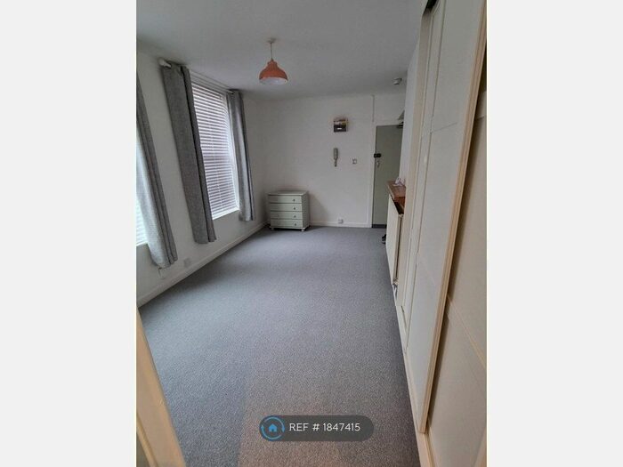 Studio To Rent In West Didsbury, Manchester, M20