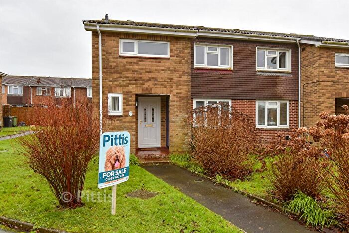 3 Bedroom Semi-Detached House For Sale In The Chase, Apse Heath, Sandown, Isle Of Wight, PO36