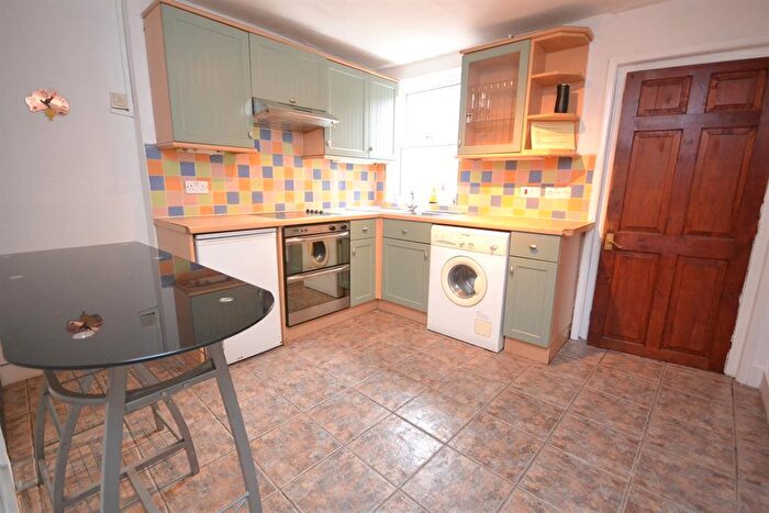 2 Bedroom End Of Terrace House To Rent In Mount Pleasant, Reading, Berkshire, RG1