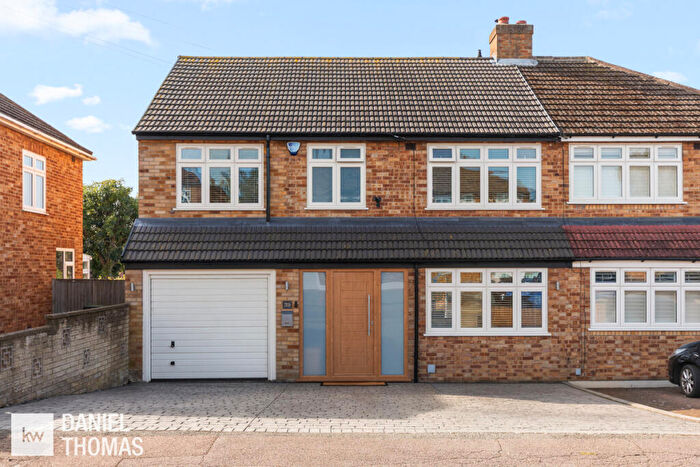 4 Bedroom Semi-Detached House For Sale In Harriescourt, Waltham Abbey, EN9