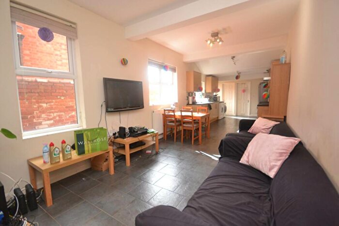 8 Bedroom Terraced House To Rent In College Road, Reading, RG6
