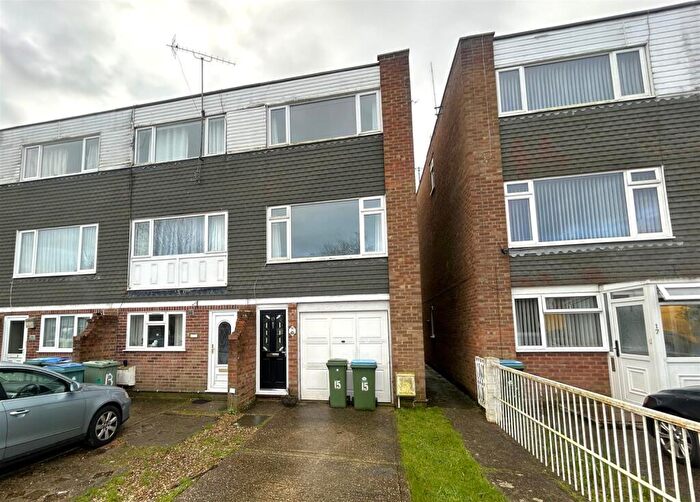 3 Bedroom Town House To Rent In Stean Furlong, Littlehampton, BN17