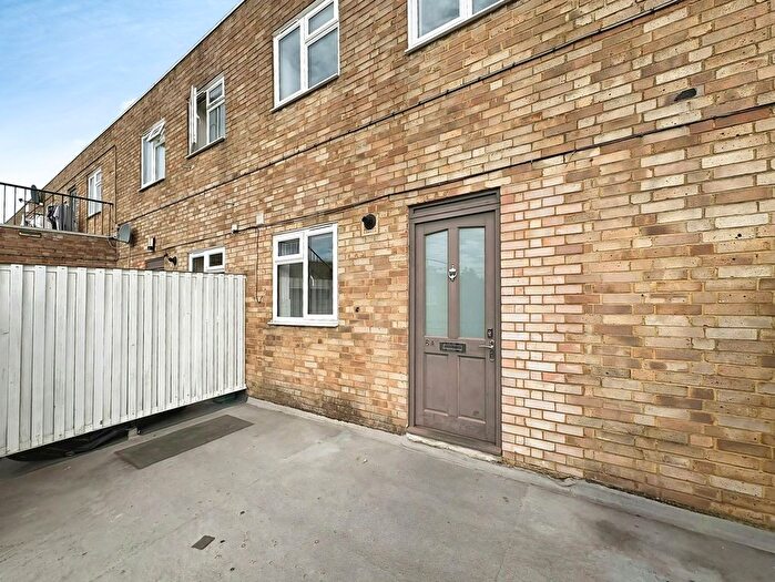 3 Bedroom Flat To Rent In The Parade, Frimley, Camberley, Surrey, GU16