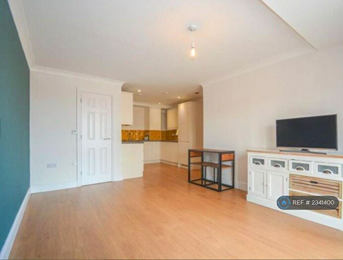 2 Bedroom Flat To Rent In Market Street, Bracknell, RG12