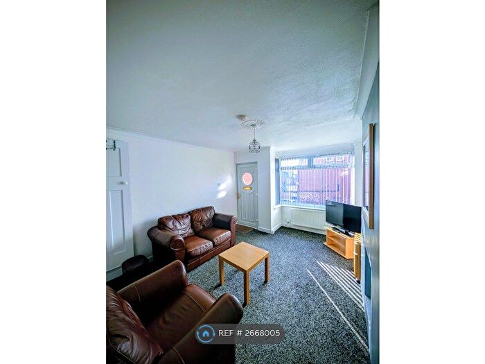 2 Bedroom Terraced House To Rent In Manor Avenue, Leeds, LS6