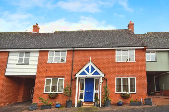 4 Bedroom Link Detached House For Sale In Kiltie Road, Tiptree, Colchester, CO5