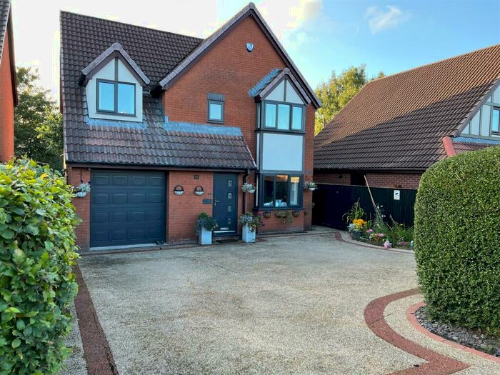 4 Bedroom Detached House To Rent In Greenstone Avenue, Horwich, Bolton, BL6