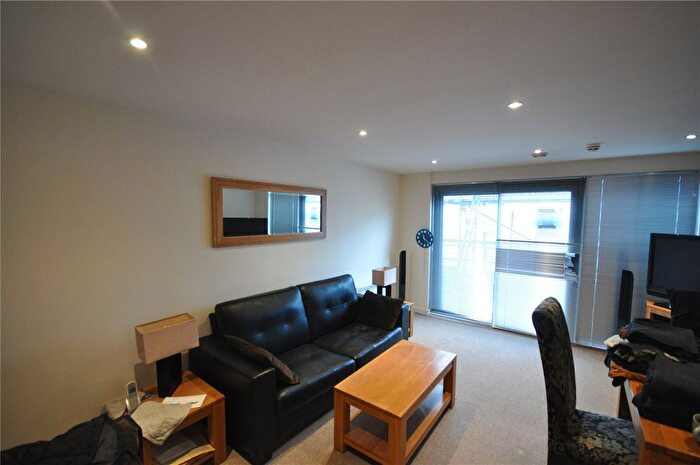 2 Bedroom Flat To Rent In Beckhampton Street, Swindon, SN1