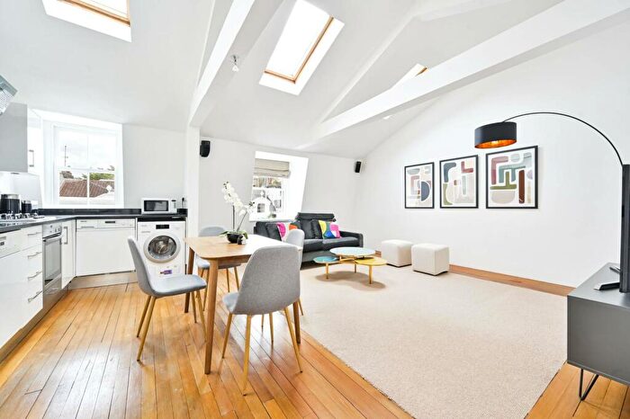 1 Bedroom Flat To Rent In Coleherne Road, Earls Court, London, SW10